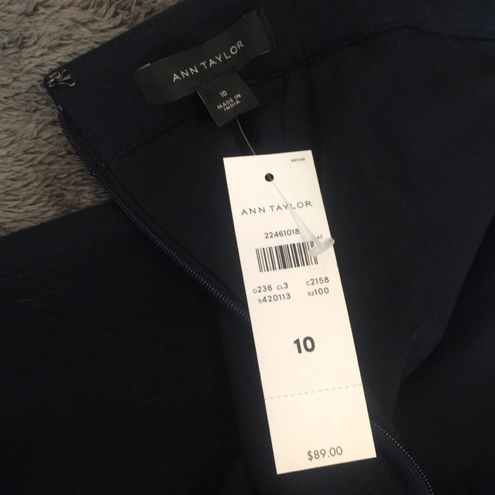 Structured navy skirt - Picture 3 of 3